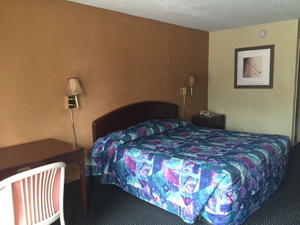 Oyo Hotel Pensacola I-10 & Hwy 29 Ferry Pass Екстериор снимка